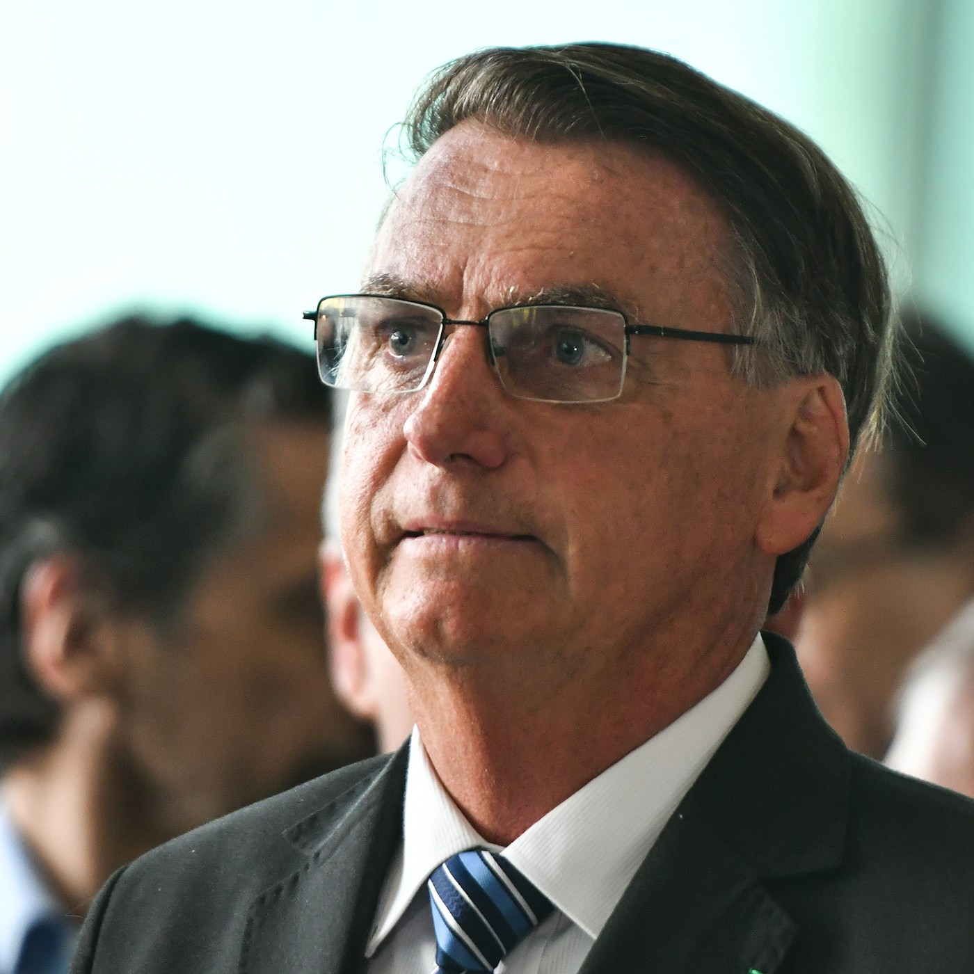 ⁣Enquanto Bolsonaro tenta um salvo conduto, instituições lhe servem café frio