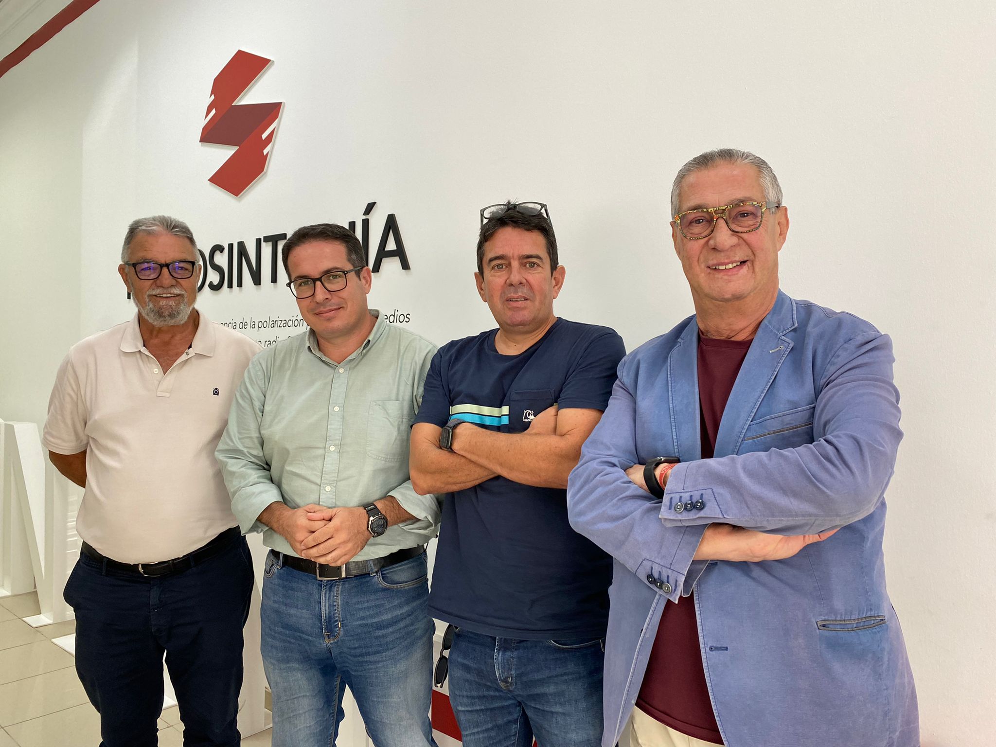 Visita los estudios de la radio David de Vera actual consejero de Agricultura Ganadería y Pesca y candidato por Coalición Canaria al Ayuntamiento de Puerto del Rosario