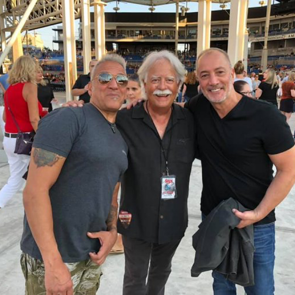 ⁣Pod Pick: Weezer Concert Recap With Jimmy Koplik