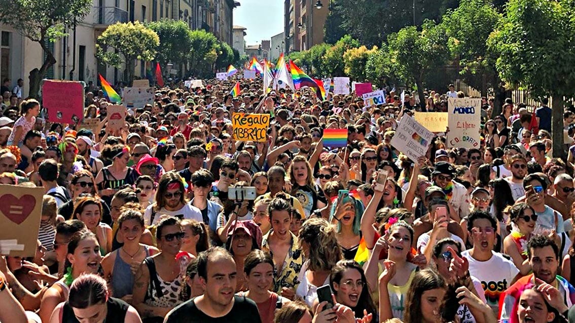 ⁣Giugno mese del Pride… e dei diritti negati