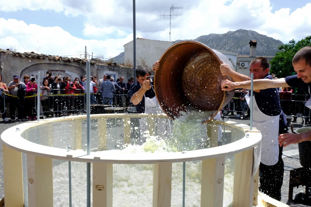 ⁣Il Gigante del Cedrino e Voci di Maggio. L’evento di luglio a Loculi