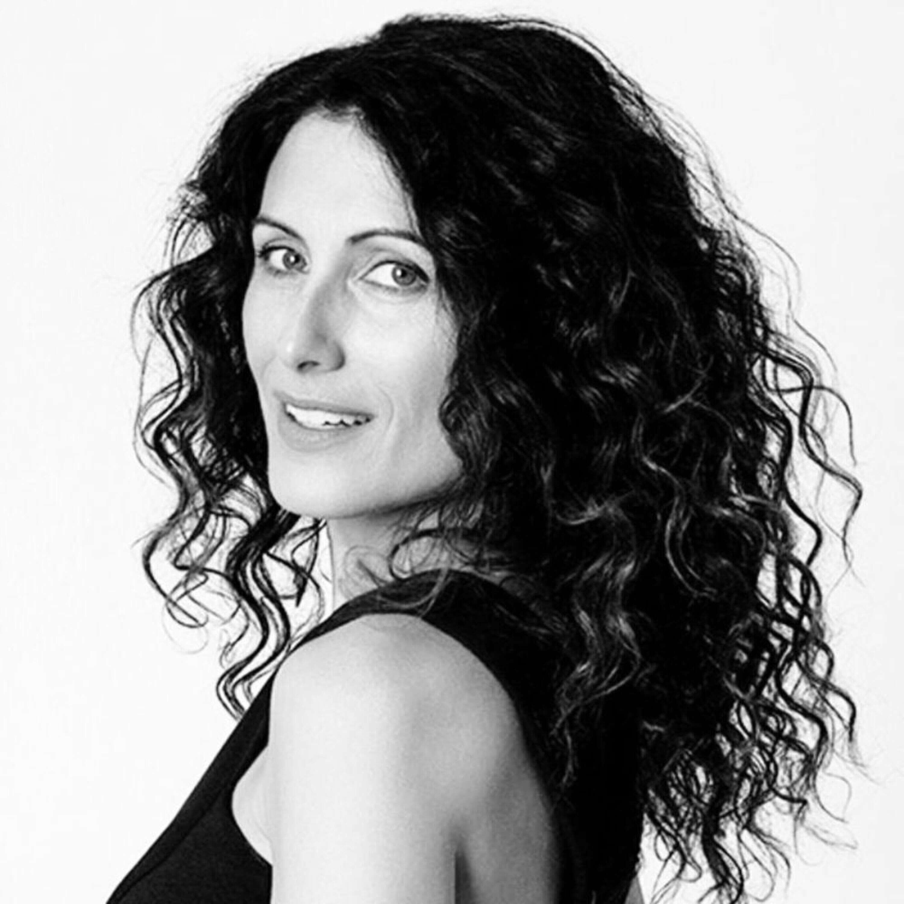 House's Lisa Edelstein performs 'How I Became a Banker' by Lisa Cupolo