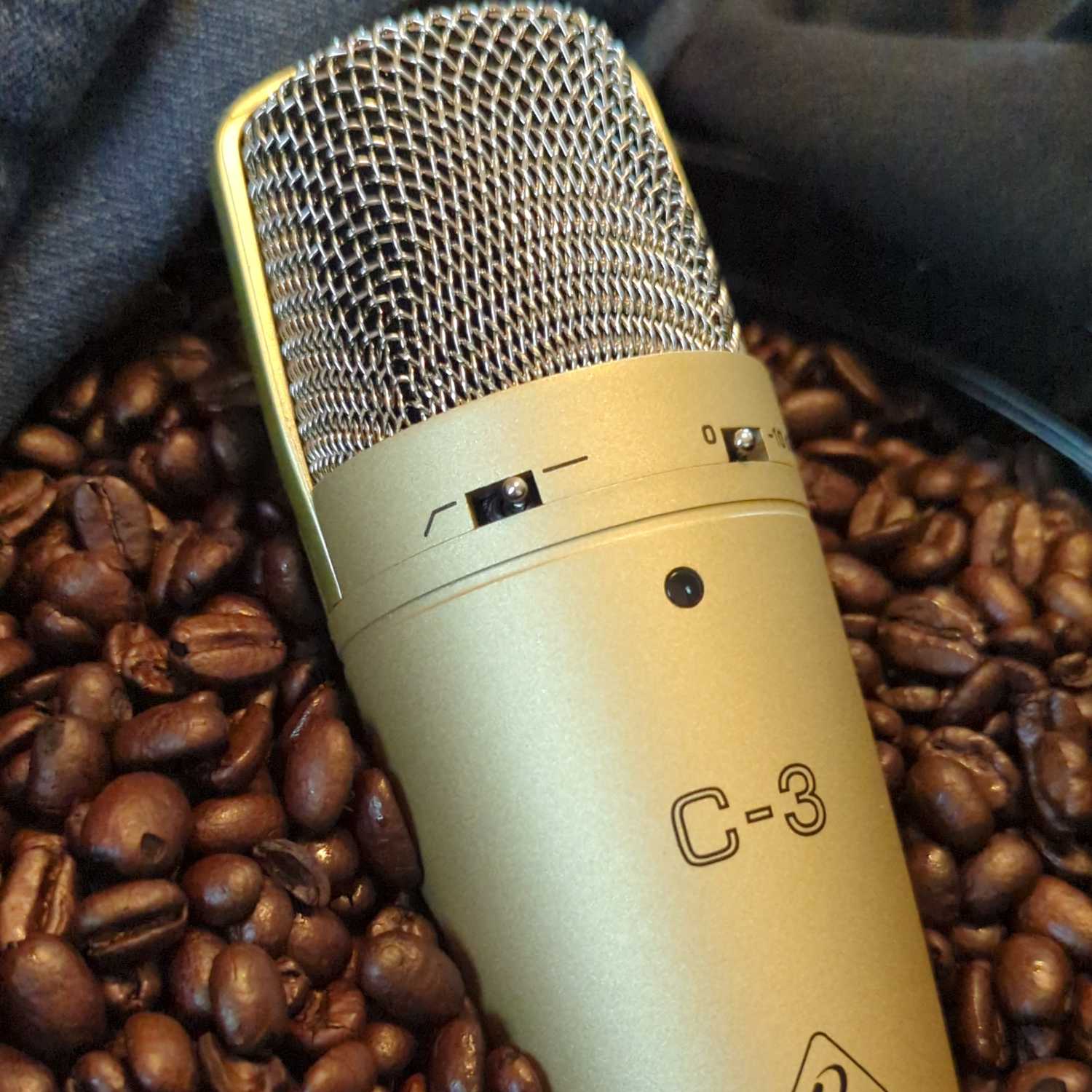 ⁣Rob's inbox, From Topher's desk, Motley, GnR tour? Rob's heavy 11 plus much more! 