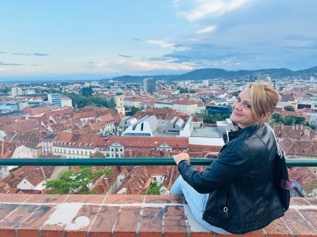 ⁣Petra Bauman: „Menjati pogled skozi okno” I “Der Blick aus dem Fenster”