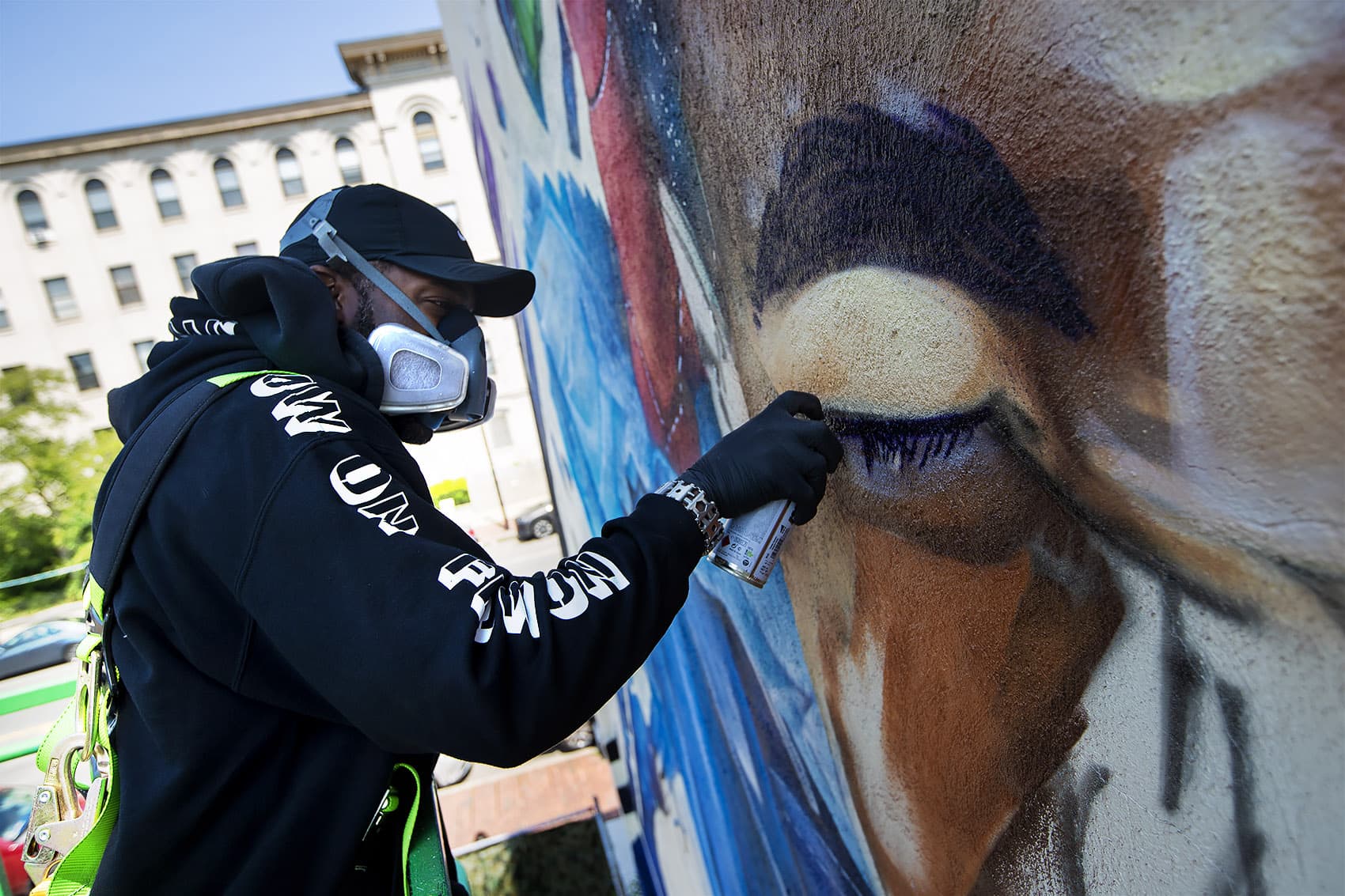  THE MURAL MASTER tells story of Boston through eyes of Rob Gibbs 