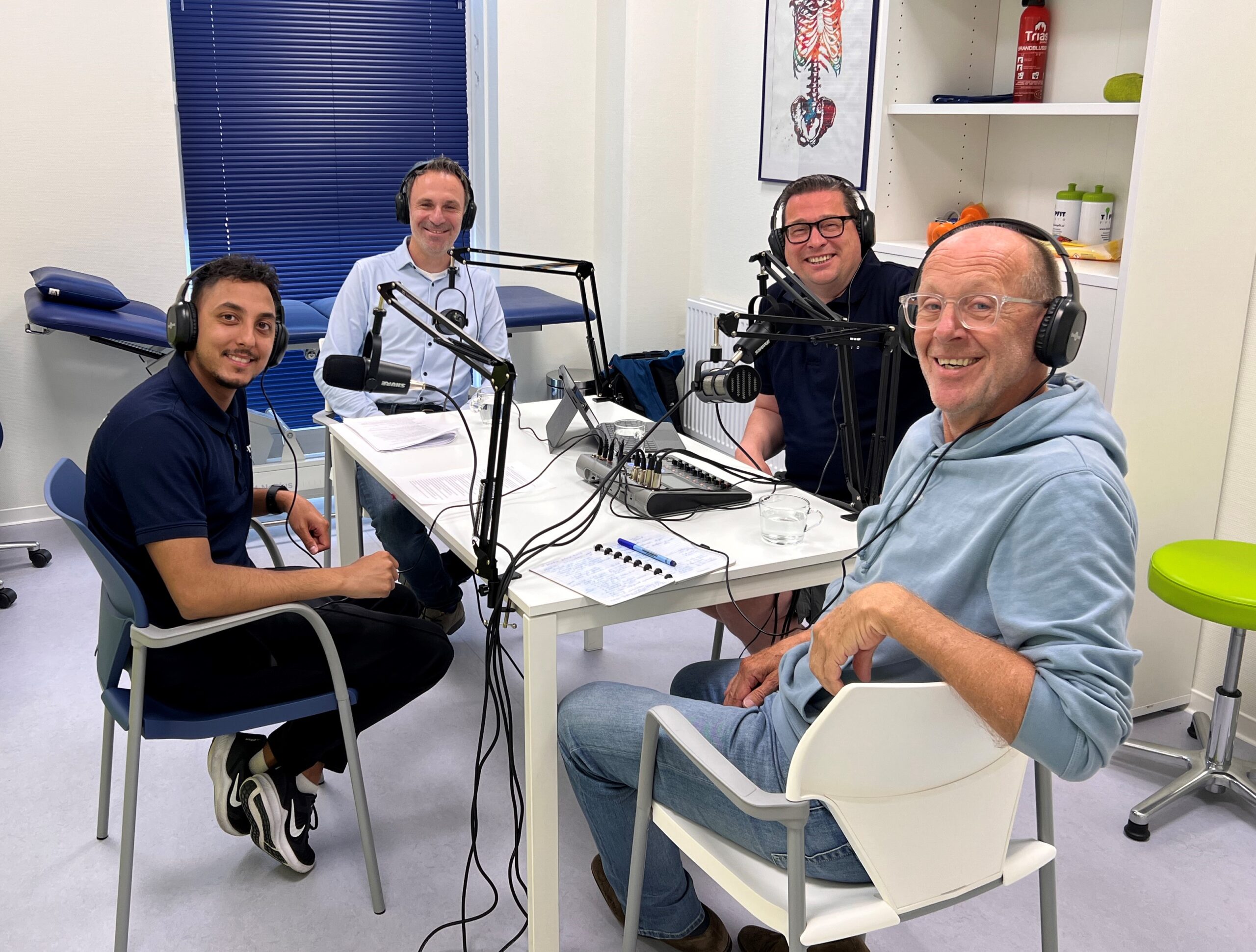 Topfit op de Cast: Aflevering 12- Hogeschool Leiden. We gaan in gesprek met Rob van Bemmel en Jasmin Pekaric over o.a. de mogelijkheden bij de HSL, de visie op de toekomst en de Master Wijkgerichte zorg.