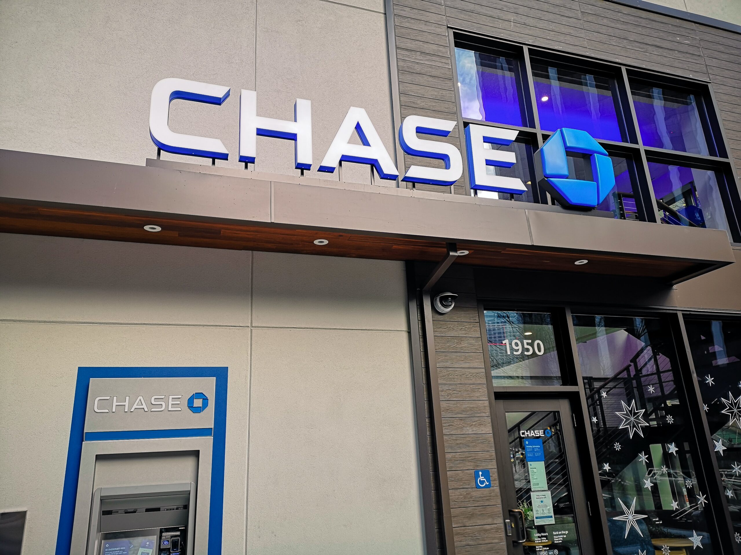 ⁣Chase Bank closes accounts of Dr. Mercola, a COVID shot critic; Irish singer Sinéad O’Connor died at 56; Nigerian Muslims have killed 2,500 Christians in 2023