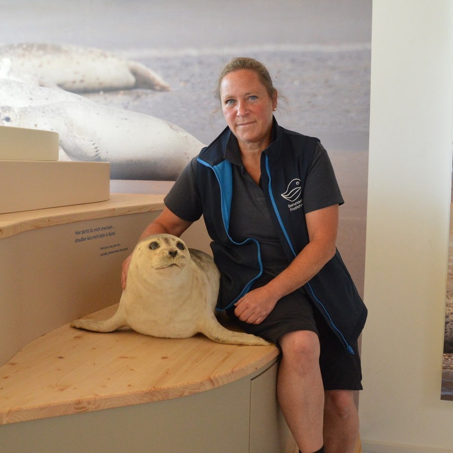 SH Schnack mit Seehundstation-Leiterin Tanja Rosenberger