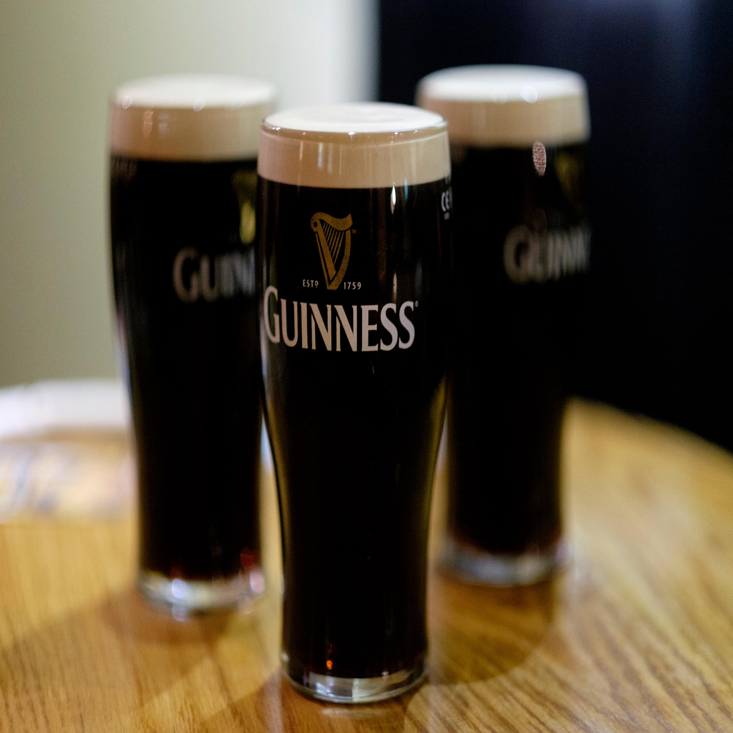 ⁣Mulligans in Manchester: The best pint of Guinness outside of Ireland.