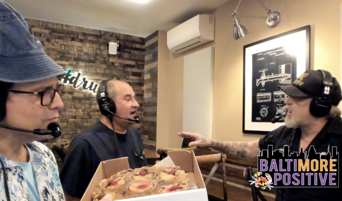 ⁣Hot Rod Henry of Dangerously Delicious Pies serves Nestor and pal Bill Yerman some 25th Anniversary Pineapple Pie