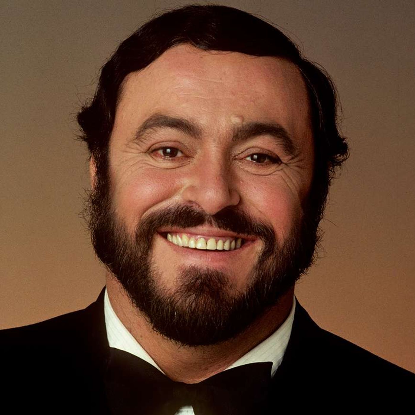 ⁣Tutto nel Mondo è Burla stasera all'Opera - Recital di Luciano Pavarotti