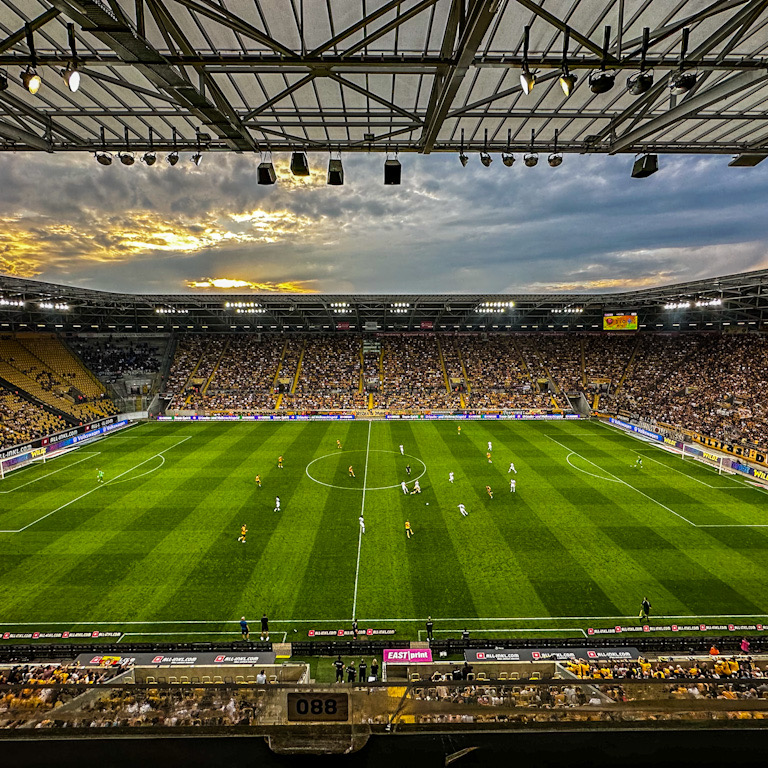 #032 Ein lauer Fußball-Sommerabend in Dresden