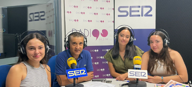 Paula García, Pedro Valverde, Elena Fernández y Lucía Marco, alcalde y Corte de Honor de Olmedilla de Alarcón