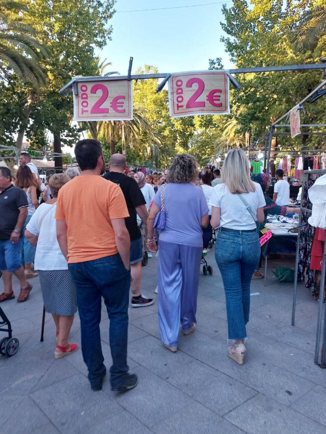 ⁣Antonio Figueroa, presidente de AVAPA-Jaén. Mercadilo nocturno 2023 en Linares