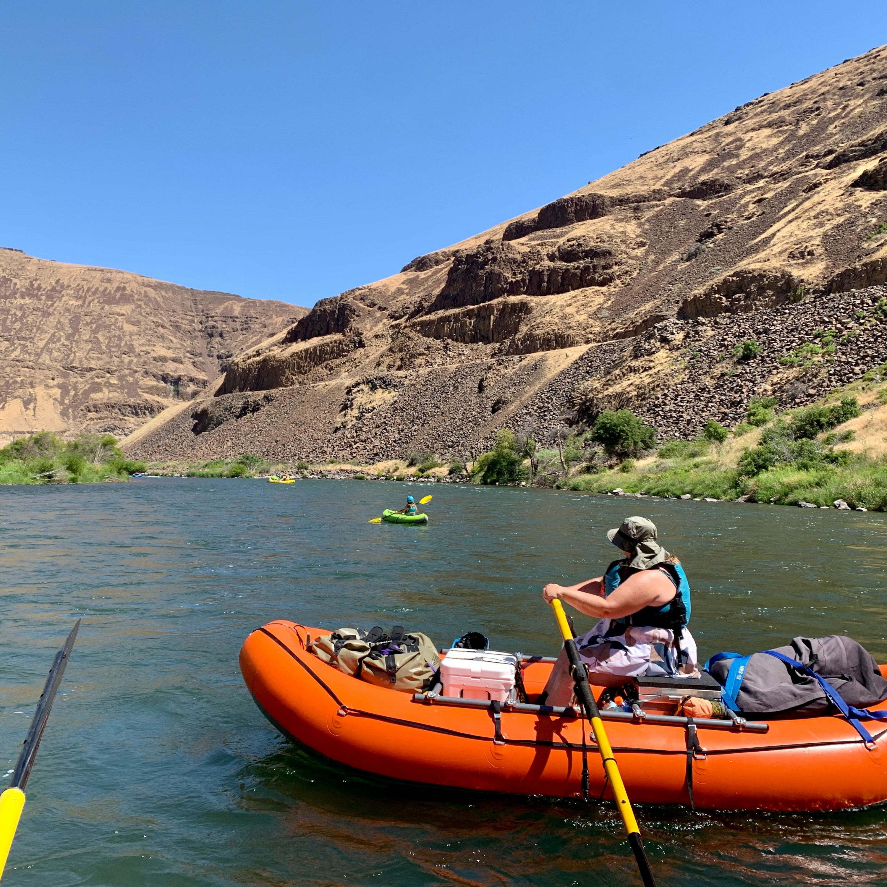 ⁣Lower Deschutes rafting: Desert sun, big rapids and glorious campsites