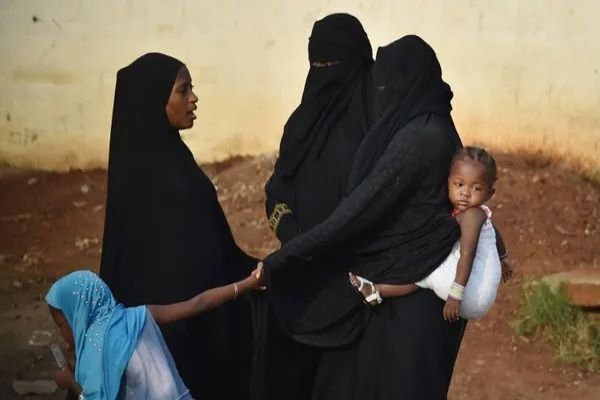 ⁣ESPACE FEMININ – Ed25 – Habillement décent de la femme