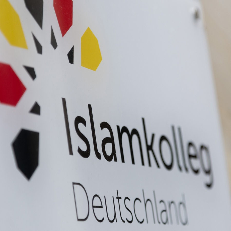 Zukunft ungewiss? Muslime beenden Ausbildung am Islamkolleg