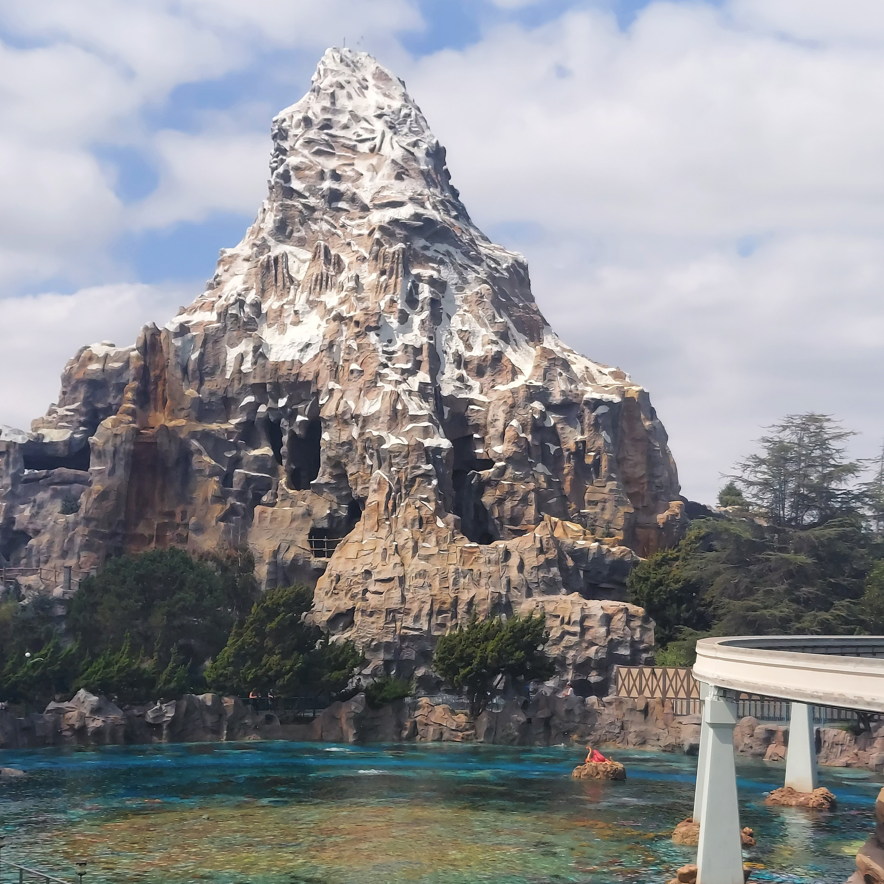 ⁣Disneyland Tips and Updates