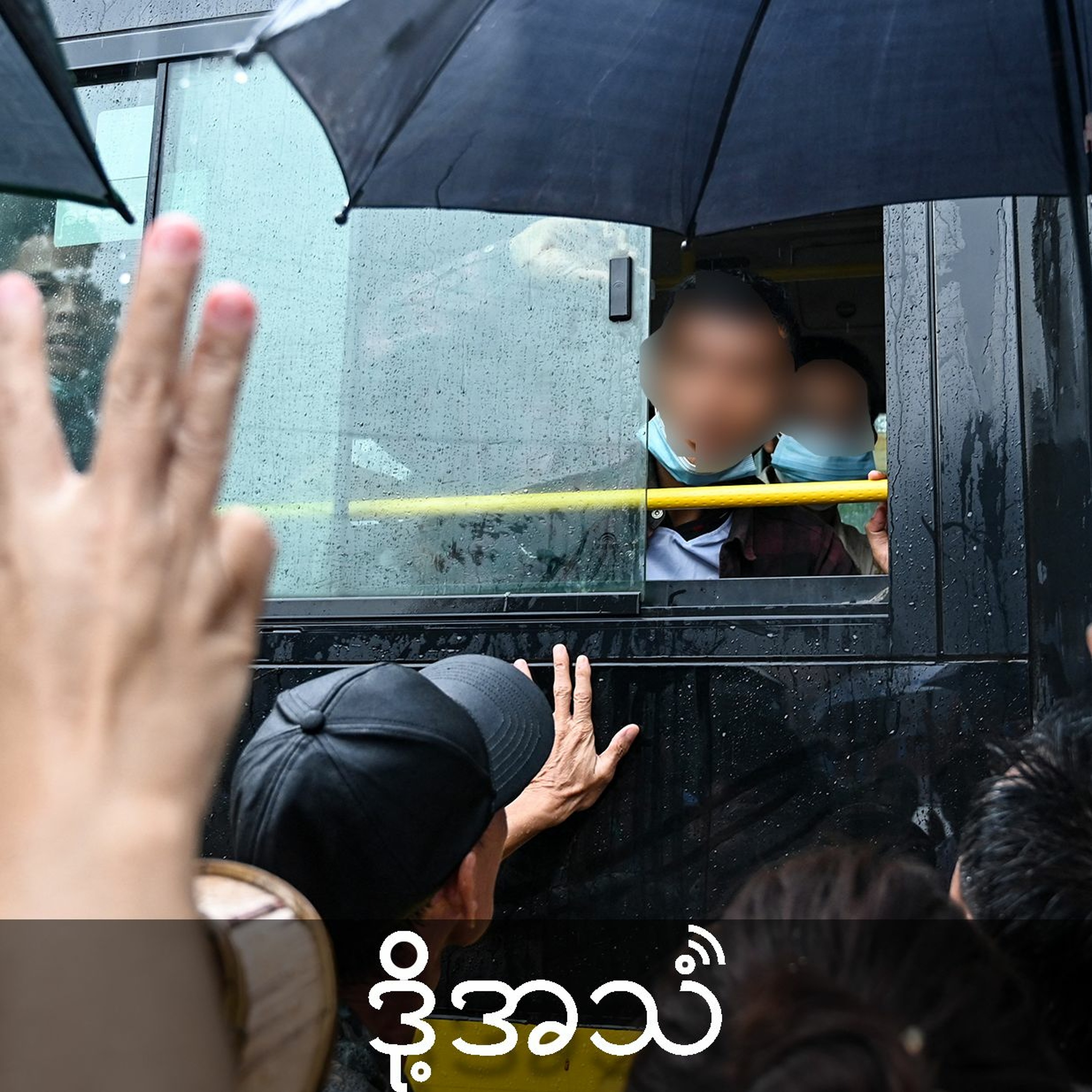 ⁣Ep 302အကျဉ်းထောင်ကလွတ်မြောက်ပြီးနောက်ဘဝသစ်ပြန်စဖို့ ခက်ခက်ခဲခဲရင်ဆိုင်နေရတဲ့နိုင်ငံရေးအကျဉ်းသားများ