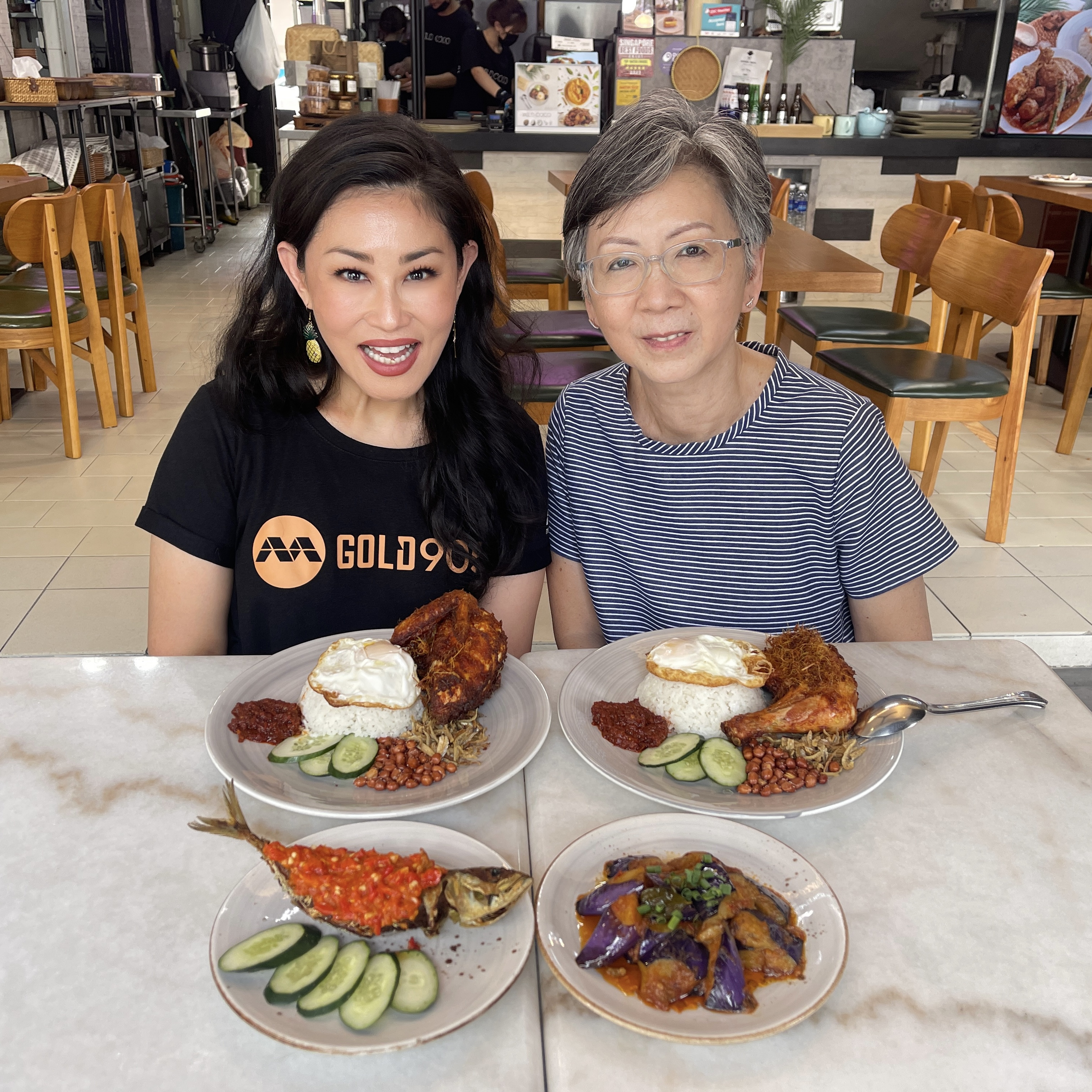 ⁣MAKAN CAR-KIS: DRIVER MICHELLE RECOMMENDS AYAM BEREMPAH NASI LEMAK