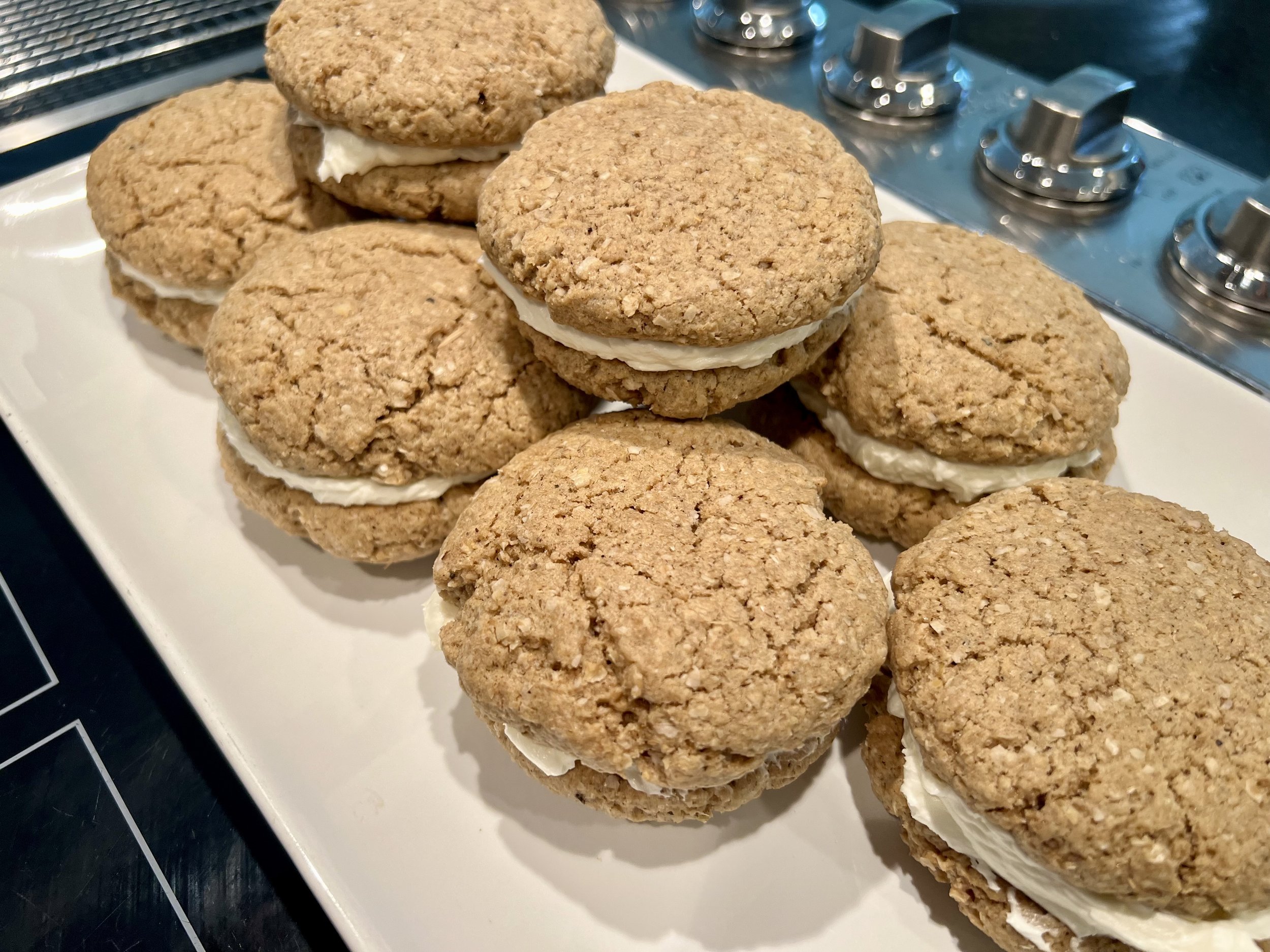 ⁣Episode 69: Oatmeal Cream Pies