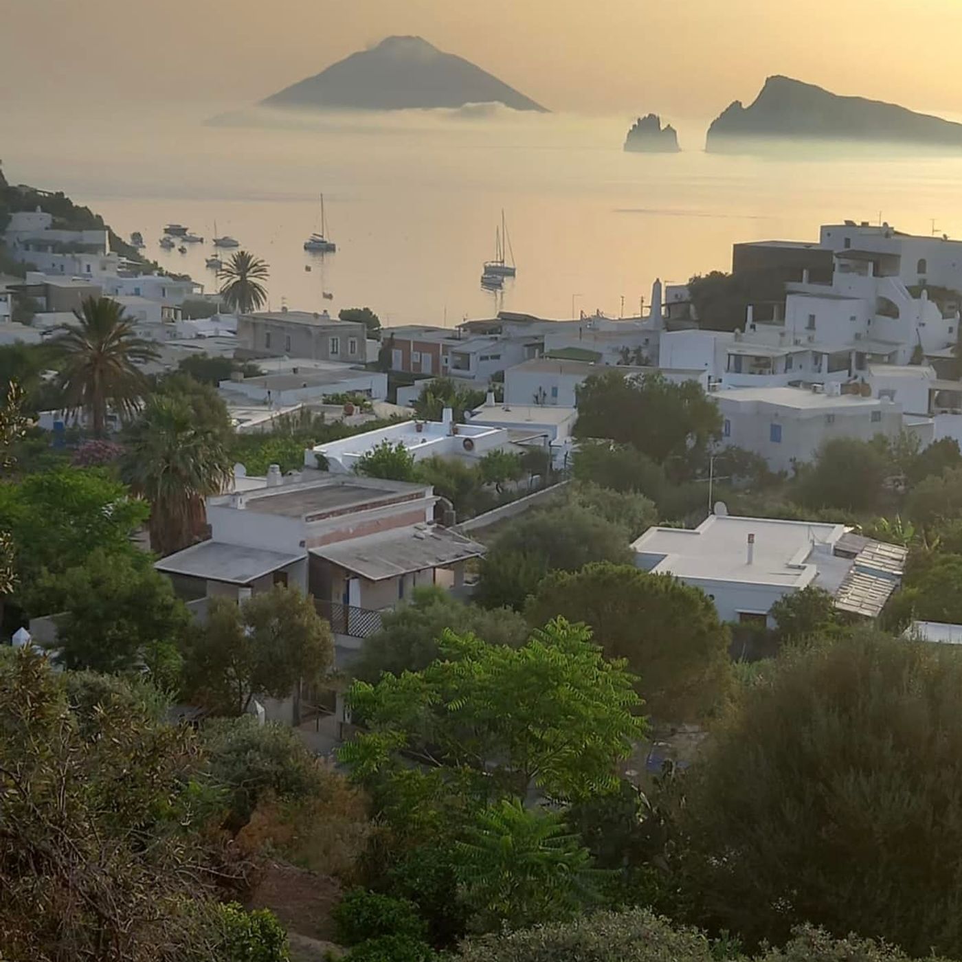 IL NOTIZIARIO DELLE ISOLE EOLIE E TARDES DE MUSICA