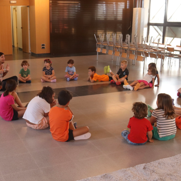 Así ha reabierto la escuela de Campllong (Girona) más de 50 años después