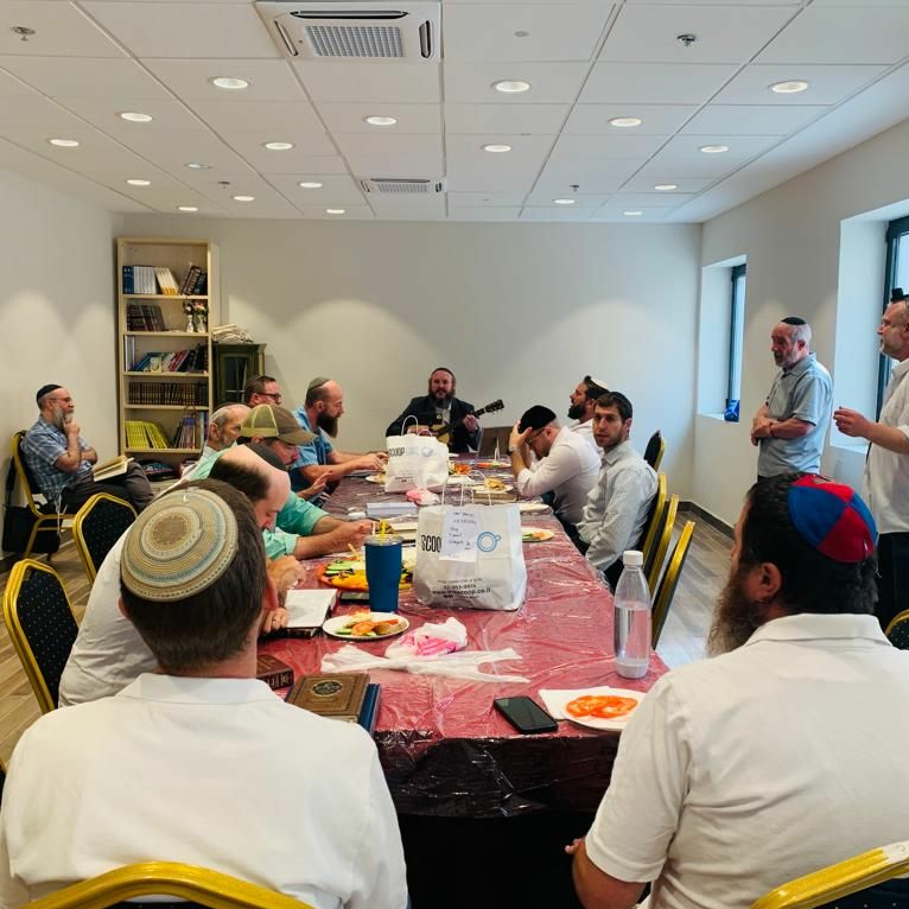 ⁣Come Prepared to the Shabbos Table - Rav Shlomo Katz