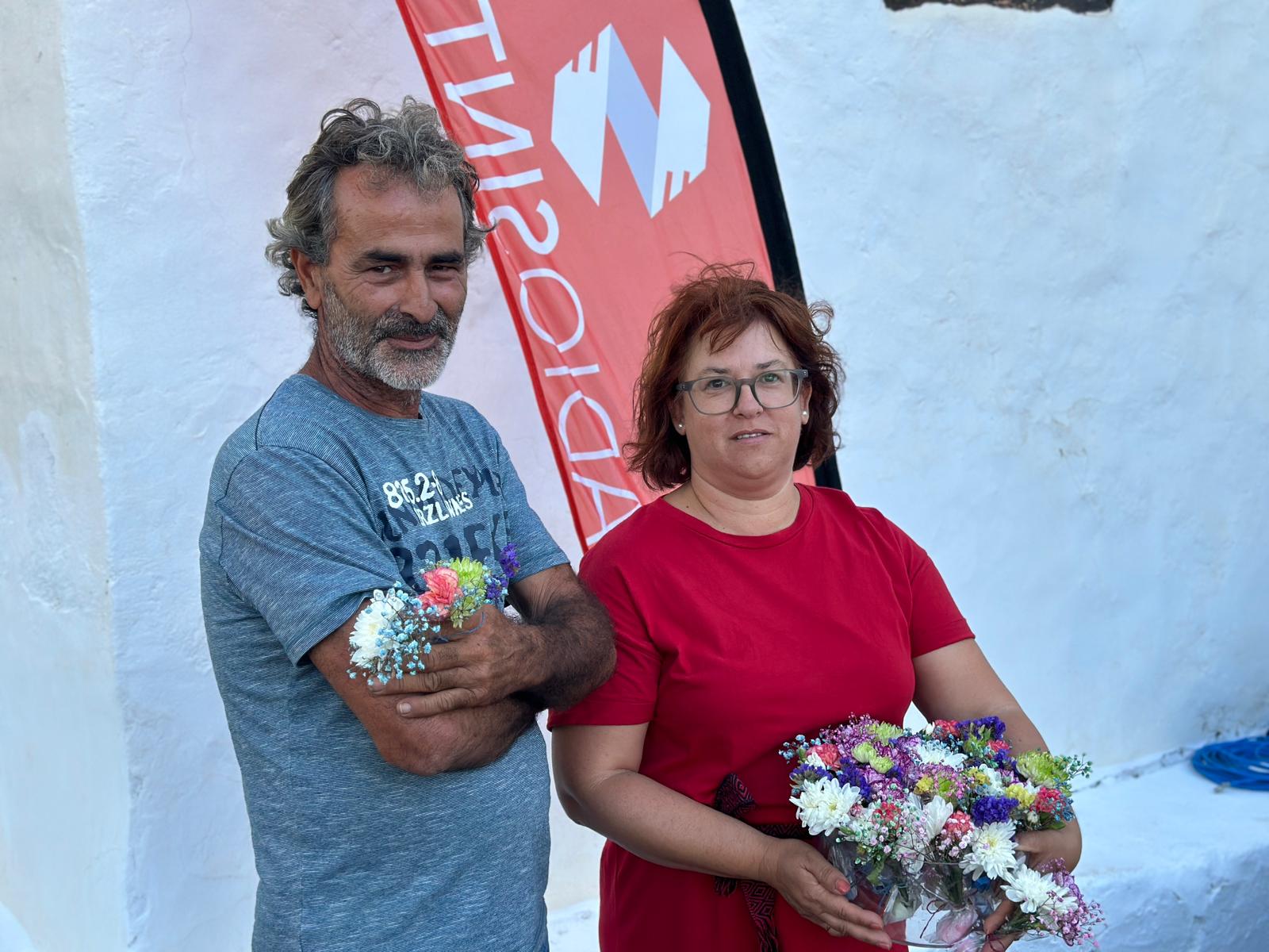 ⁣Entrevistamos a Francisco y Montse, floreros con las flores de la Virgen.