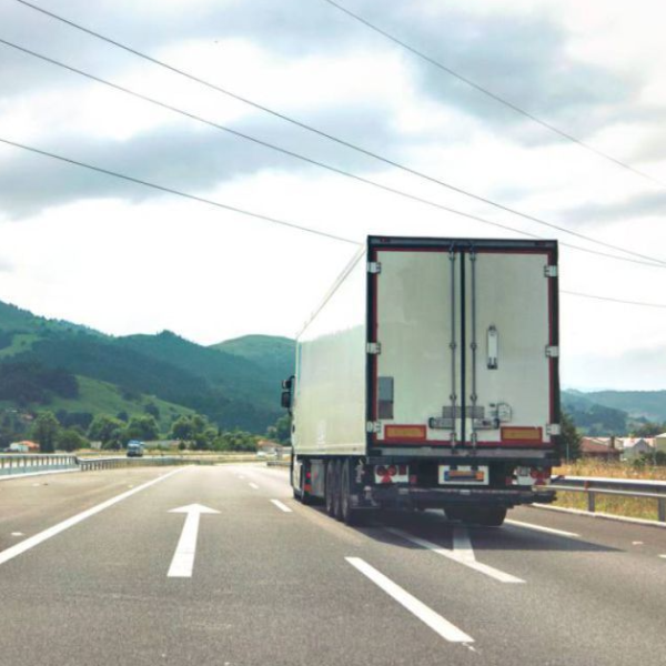 ⁣El Gobierno renuncia a los peajes en autovías, pero ¿quién pagará ahora el mantenimiento de las carreteras?