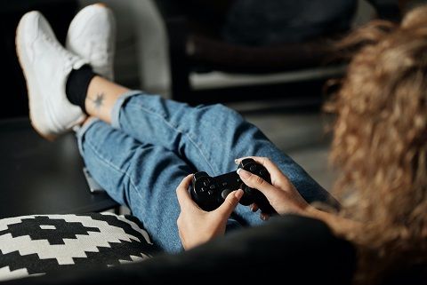 ⁣Gavin King chats with Sabrina Tooley, founder of Safe Gaming Projects, about an initiative to engage young offenders with a video gaming centre.