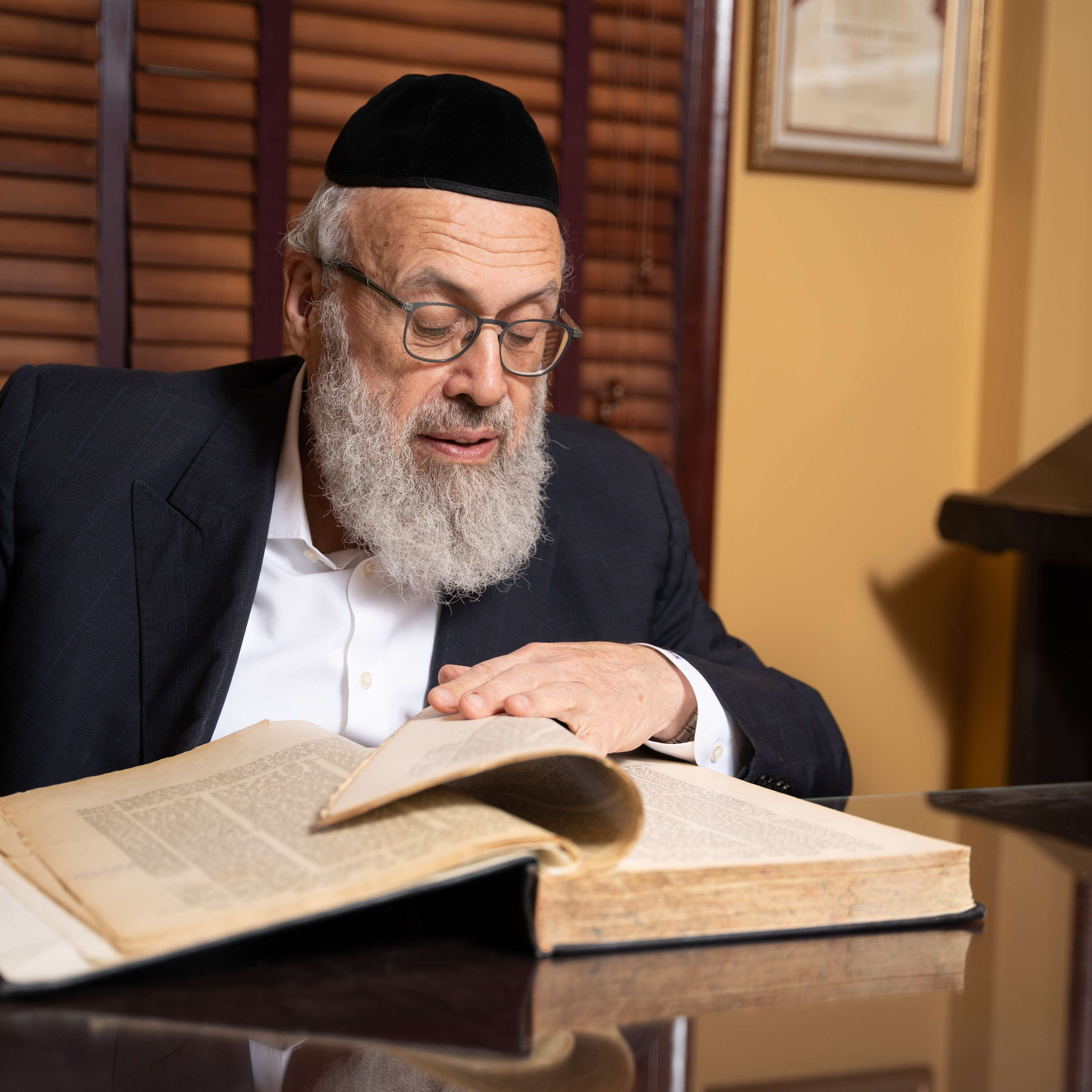 ⁣Parshas Haazinu – The Pursuit of Happiness – Rabbi Yaakov Yosef Reinman