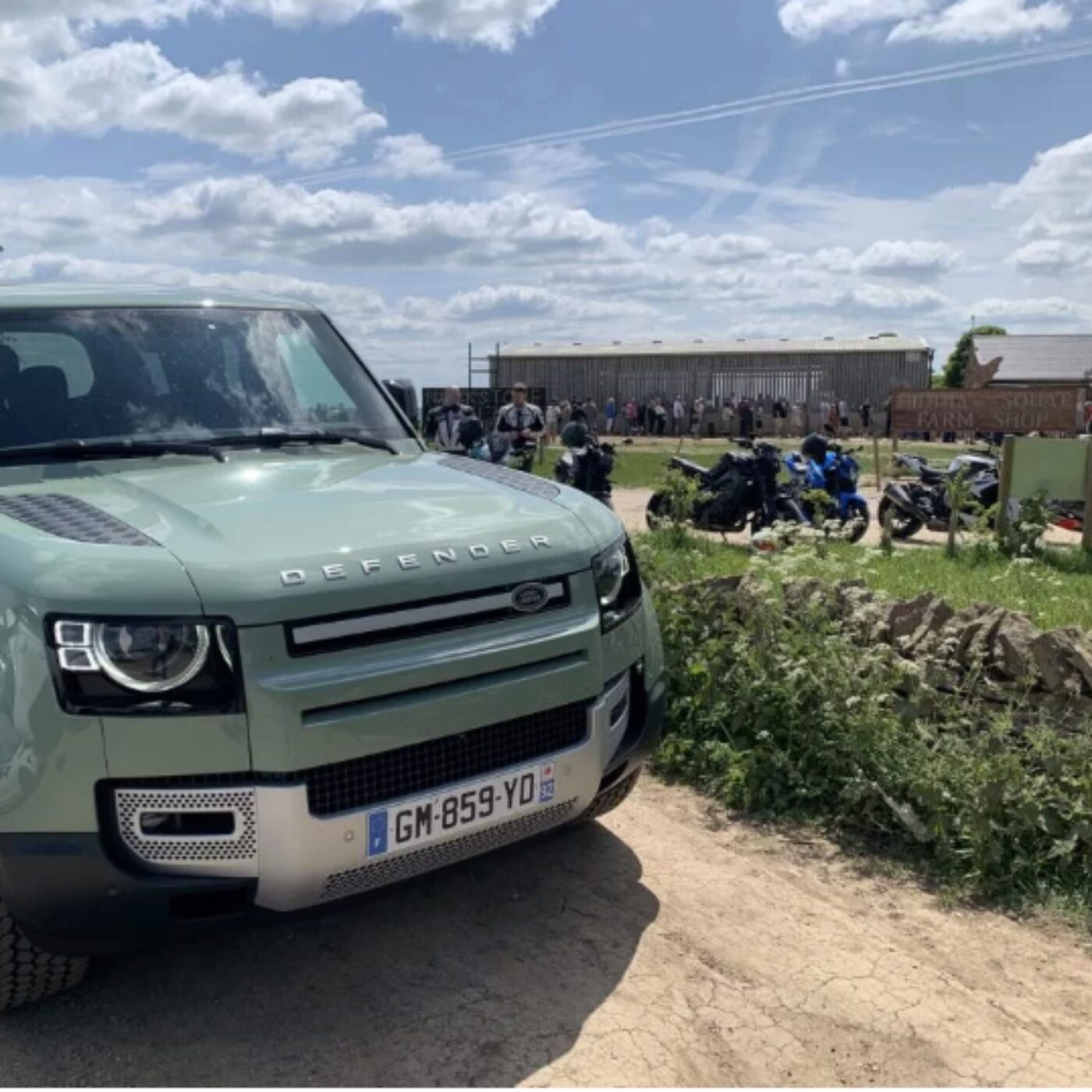 ⁣Land Rover Defender PHEV série limitée 75ème anniversaire, Road Trip 2500 km